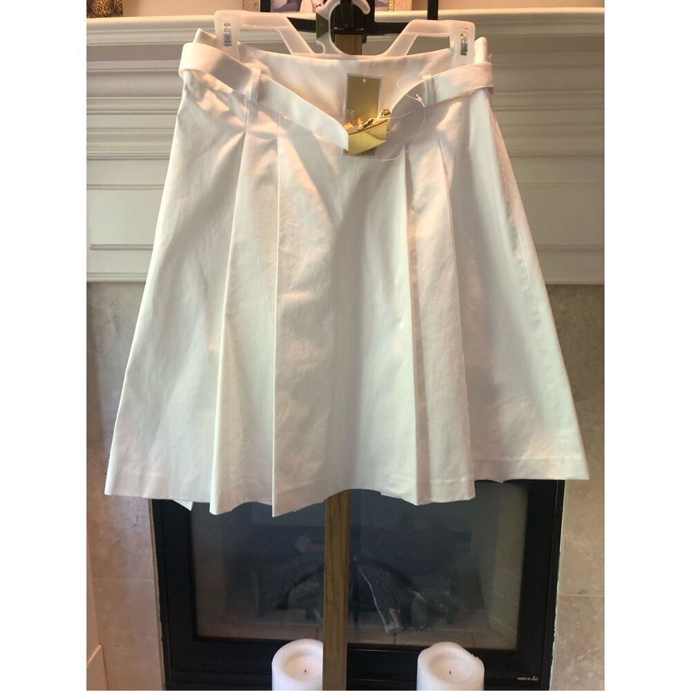 Michael Michael Kors Women’s White With Gold Buckle Elegant Short Skirt Size 4 N